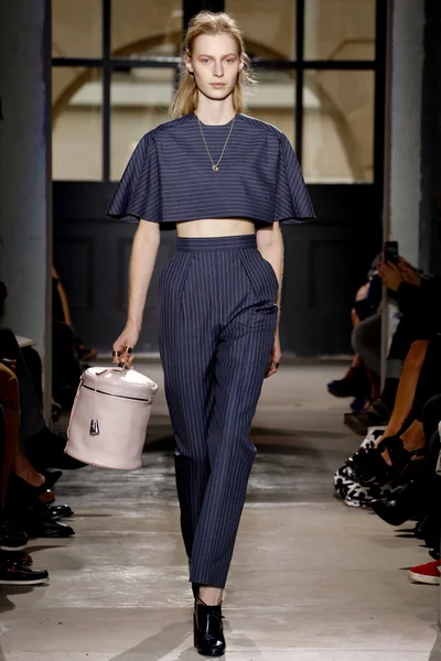 Look 18
